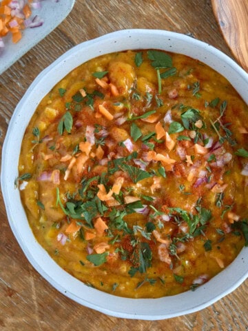 square close-up photo of sauce in a bowl